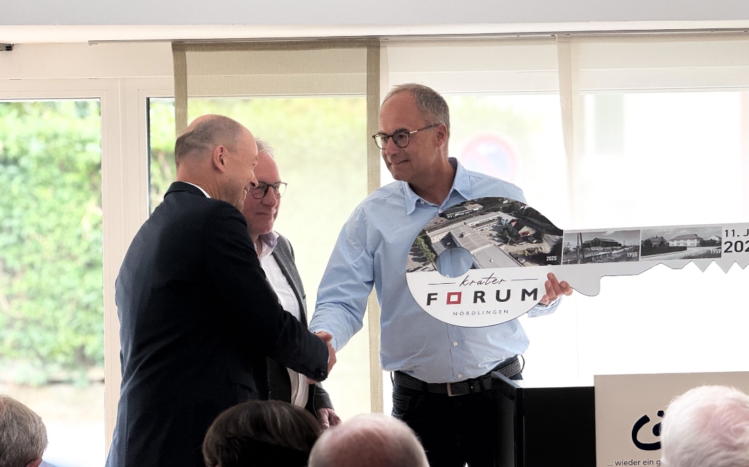 Einweihung im Krater Forum